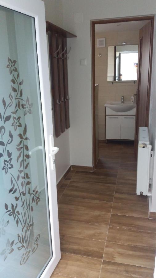 Garsoniera Stefi Apartment เอโฟรีเอซูด ภายนอก รูปภาพ